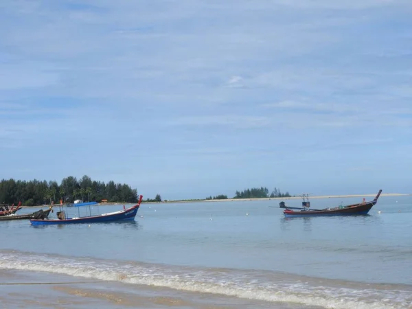 Рибальські Човни Khao Lak Стояти — стокове фото