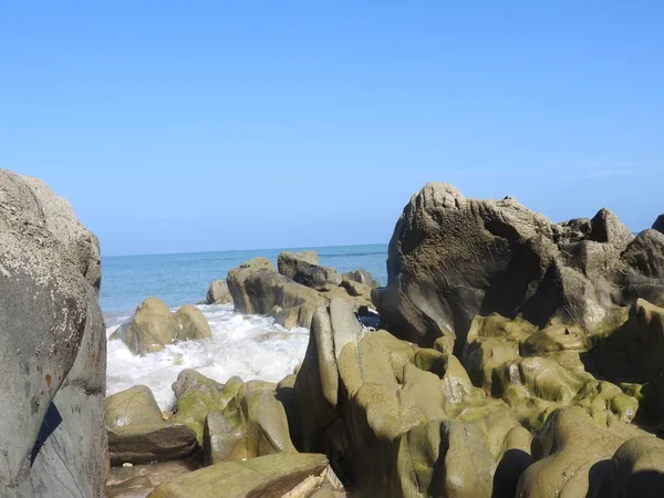 考拉克沙滩上的岩石 — 图库照片