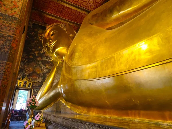 Buda Dourado Uma Planta Templo Tailândia — Fotografia de Stock