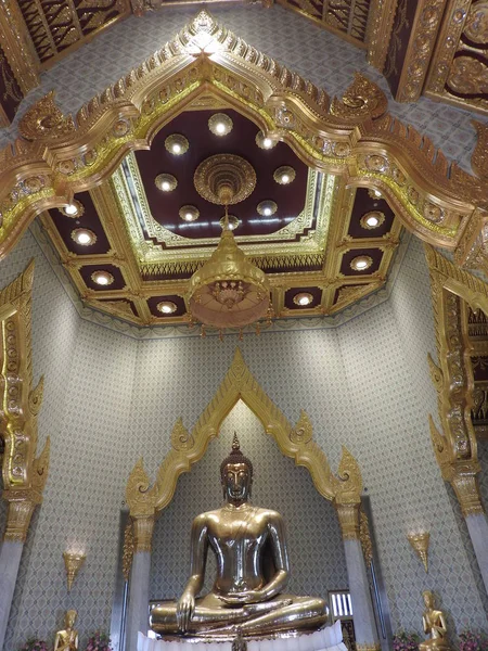 Buddha Oro Una Pianta Tempio Thailandia — Foto Stock