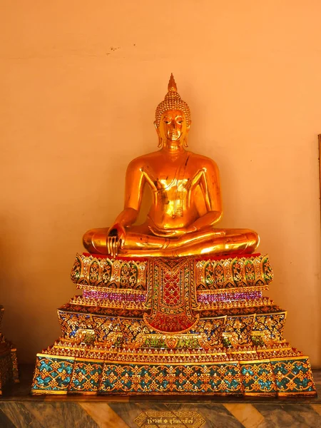 Buda Dourado Uma Planta Templo Tailândia — Fotografia de Stock