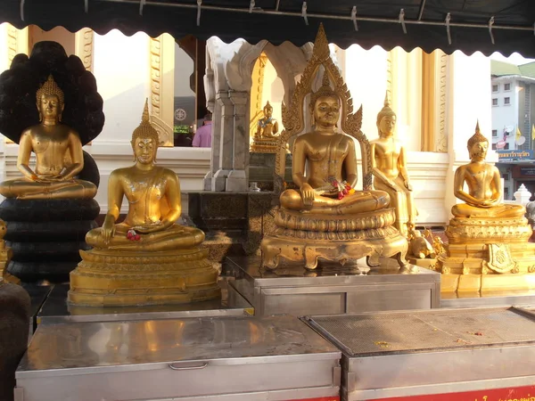 Buda Dourado Uma Planta Templo Tailândia — Fotografia de Stock