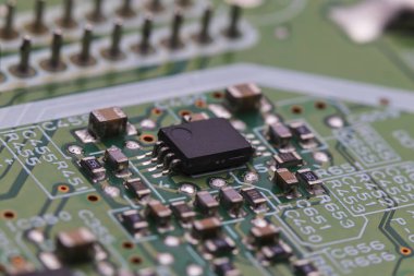 Çipler ve radyo parçaları elektronikli basılı devre kartı