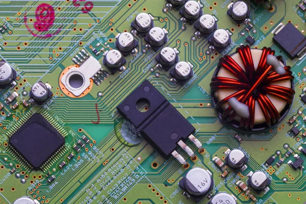 Printed circuit Board met chips en radio onderdelen elektronische — Stockfoto