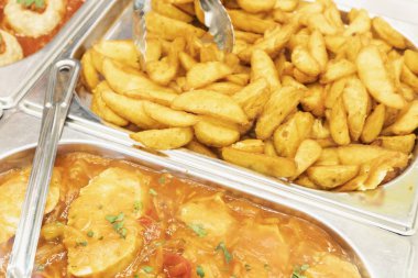 Fast food self servis kafeli bir vitrin.