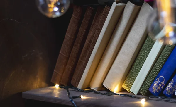 Bookshelf Christmas Lights Lights — Zdjęcie stockowe