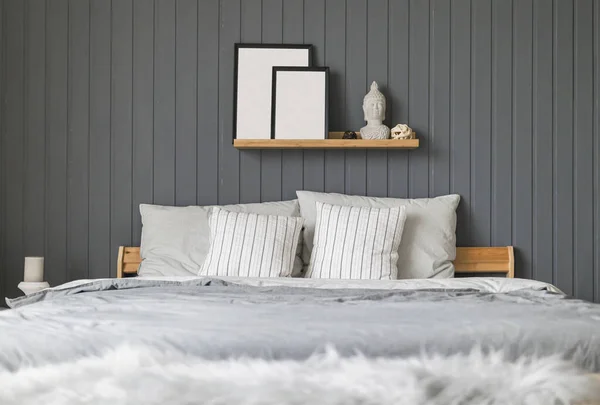 Large Bed Fur Blanket Pillows Gray Wooden Wall Shelf Photo — Stock Photo, Image