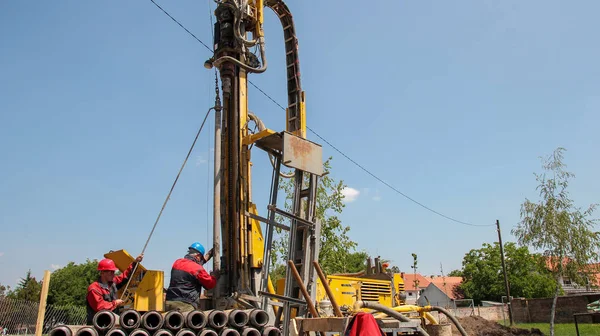 Trabajadores en plataforma de perforación — Foto de Stock