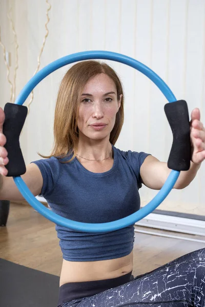 Treino de anel de Pilates — Fotografia de Stock