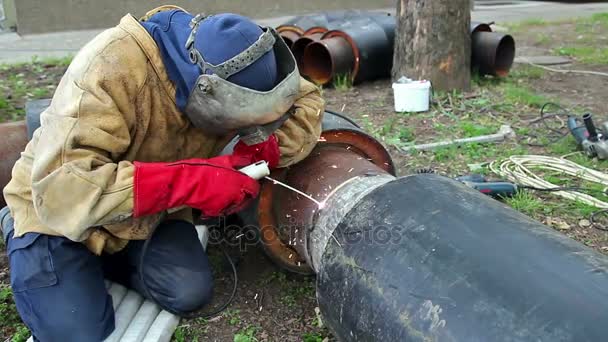 焊机具有牛皮电焊防护服 — 图库视频影像