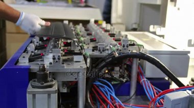 Çalışan bir işçi iş Otomotiv Sanayi