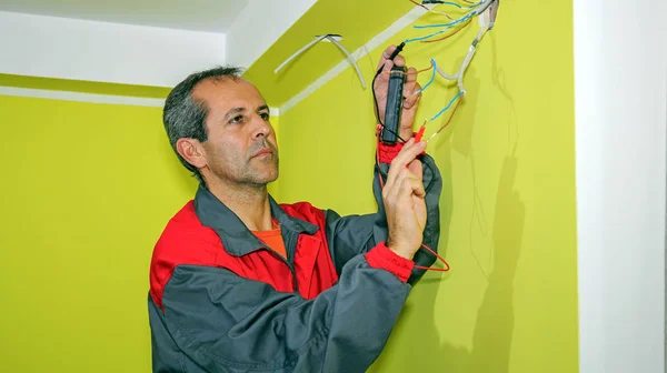 Electrician Measuring With a Digital Multimeter — Stock Photo, Image