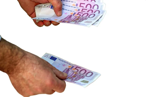 Contando los billetes de 500 euros sobre fondo blanco — Foto de Stock