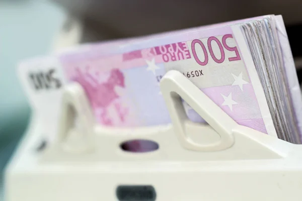 Procesamiento electrónico de máquinas de conteo de divisas Facturas Euro 500 — Foto de Stock