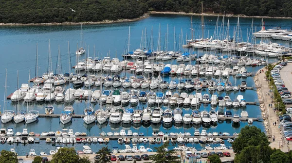 Luxury Yachts and Sailing Boats Docked in Sea Port — Stock Photo, Image