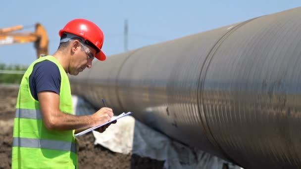 Engineer Checking Petrochemical Gas Pipeline Construction Site Zoom Out Portrait — Stock Video