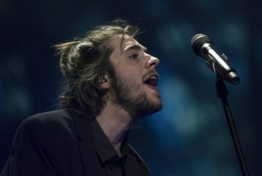 Portekizli şarkıcı Salvador Sobral Eurovision Şarkı Yarışması 2017 Kiev 12 Mayıs günü sahnede