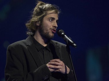 Portekizli şarkıcı Salvador Sobral Eurovision Şarkı Yarışması 2017 Kiev 12 Mayıs günü sahnede