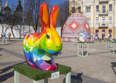 Easter Bunny Paskalya Festivali yumurta Kiev Sofiysky meydanında 8.04.2018 üzerinde