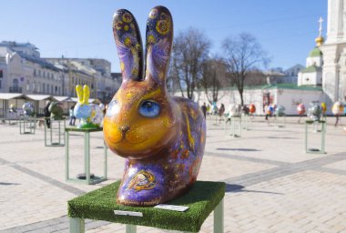 Easter Bunny Paskalya Festivali yumurta Kiev Sofiysky meydanında 8.04.2018 üzerinde
