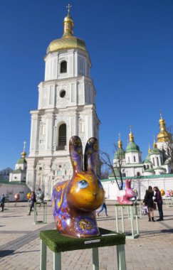 Easter Bunny Paskalya Festivali yumurta Kiev Sofiysky meydanında 8.04.2018 üzerinde