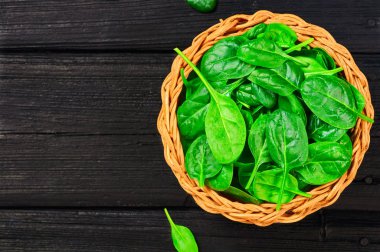 taze ıspanak yaprakları