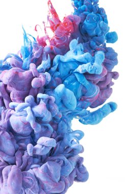 Kırmızı ve mavi boya sıçrama. Suda mürekkep