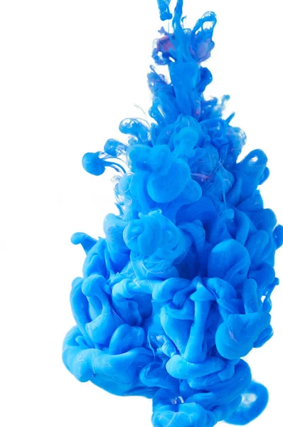 Salpicadura de pintura azul. Tinta en el agua — Foto de Stock