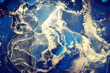 Alkol mürekkebi renkleri saydam. Soyut çok renkli mermer desen arkaplanı. Tasarım kağıdı, duvar kağıdı. Akrilik boyaları karıştırıyorum. Modern akışkan sanat. Alkol Mürekkebi Deseni