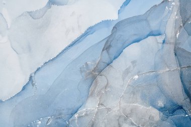 Alkol mürekkebi renkleri saydam. Soyut çok renkli mermer desen arkaplanı. Tasarım kağıdı, duvar kağıdı. Akrilik boyaları karıştırıyorum. Modern akışkan sanat. Alkol Mürekkebi Deseni