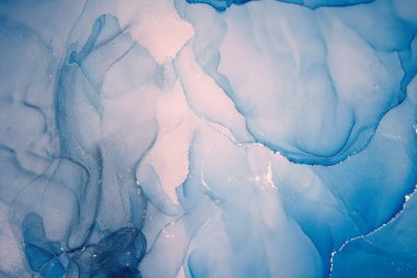 Alkol mürekkebi renkleri saydam. Soyut çok renkli mermer desen arkaplanı. Tasarım kağıdı, duvar kağıdı. Akrilik boyaları karıştırıyorum. Modern akışkan sanat. Alkol Mürekkebi Deseni