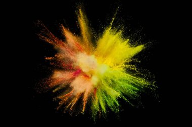 Renkli barut patlaması. Arka planda soyut yakın çekim tozu. Renkli bir patlama. Boya deliği