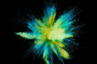 Renkli barut patlaması. Arka planda soyut yakın çekim tozu. Renkli bir patlama. Boya deliği