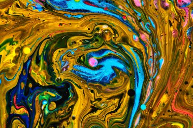 Renkli akrilik kabarcıklar. Akışkan sanat mermer dokusu. Arkaplan soyut yanardöner boya efekti. Sıvı akrilik sanat eserleri akar ve su sıçratır. İç mekan posteri için karışık boyalar.