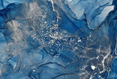 Alkol mürekkebi renkleri saydam. Soyut çok renkli mermer desen arkaplanı. Tasarım kağıdı, duvar kağıdı. Akrilik boyaları karıştırıyorum. Modern akışkan sanat. Alkol Mürekkebi Deseni