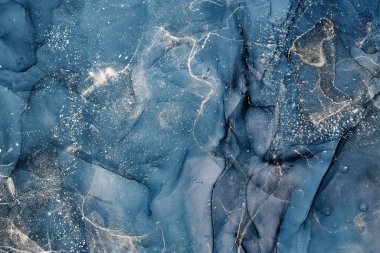 Alkol mürekkebi renkleri saydam. Soyut çok renkli mermer desen arkaplanı. Tasarım kağıdı, duvar kağıdı. Akrilik boyaları karıştırıyorum. Modern akışkan sanat. Alkol Mürekkebi Deseni