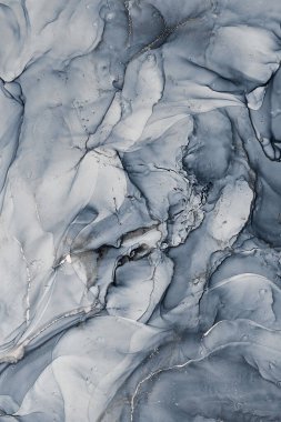 Alkol mürekkebi renkleri saydam. Soyut çok renkli mermer desen arkaplanı. Tasarım kağıdı, duvar kağıdı. Akrilik boyaları karıştırıyorum. Modern akışkan sanat. Alkol Mürekkebi Deseni