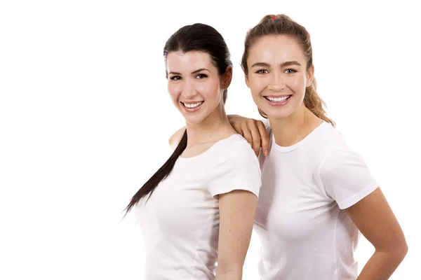 Zwei Freundinnen auf weißem Hintergrund — Stockfoto