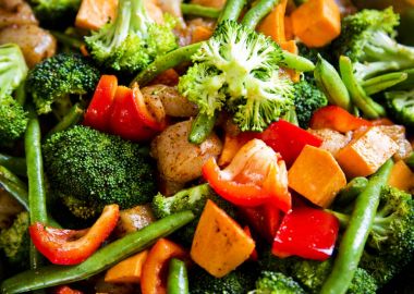 anti-inflamatuar tava tavuk ve sebze ile