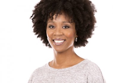 Beyaz arka planda siyah casual kadın