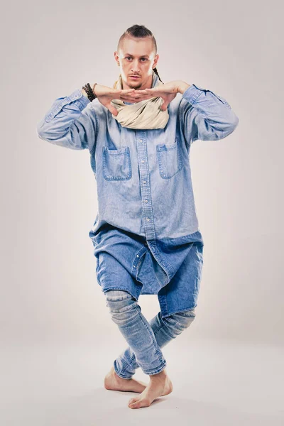 Male contemporary hip hop dancer in denim — Stock Photo, Image