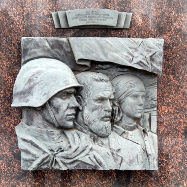 Kursk sakinlerine adanmış, Sovyetler Birliği Kahramanı unvanı ve Şeref Şövalyesi unvanı verilmiş...