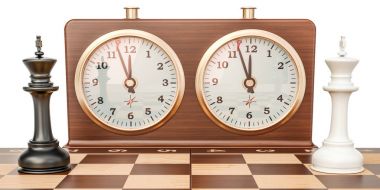 Krallar ve satranç saati, çatışma kavramı ile dama tahtası. 