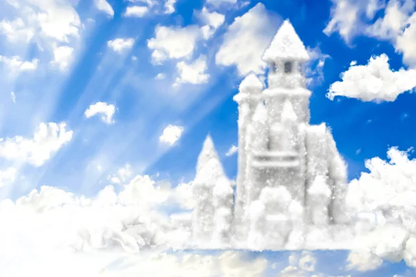 Castello di fantasia dalle nuvole nel cielo, rendering 3D — Foto Stock