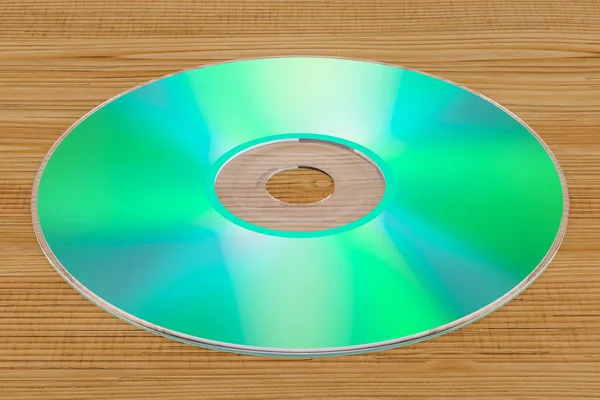 Compact Disc sul tavolo in legno. Rendering 3D — Foto Stock
