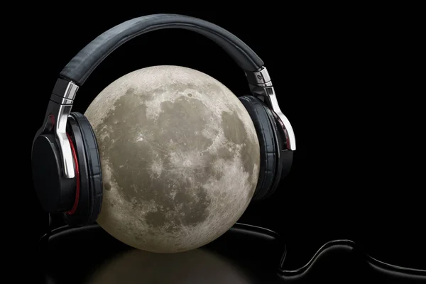 Kopfhörer mit Mond, 3D-Darstellung isoliert auf schwarzem Hintergrund — Stockfoto