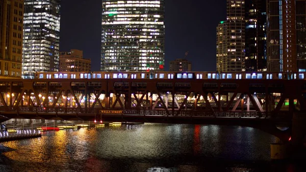 Chicago Crossing Chicago River Onthe Salle Bridge — стоковое фото