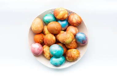 Renkli paskalya yumurtalarının üst görünümü