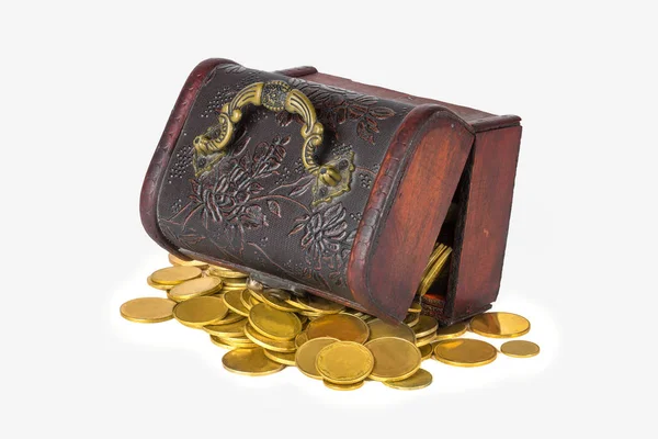 Pirate chest with scattered golden coins on a white background isolate — Stock Photo, Image