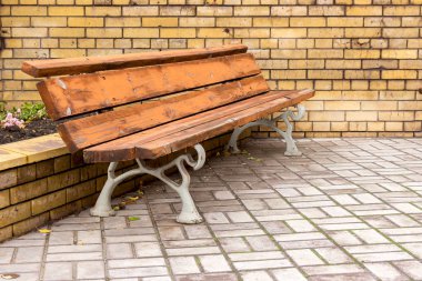 Parktaki ahşap bank.